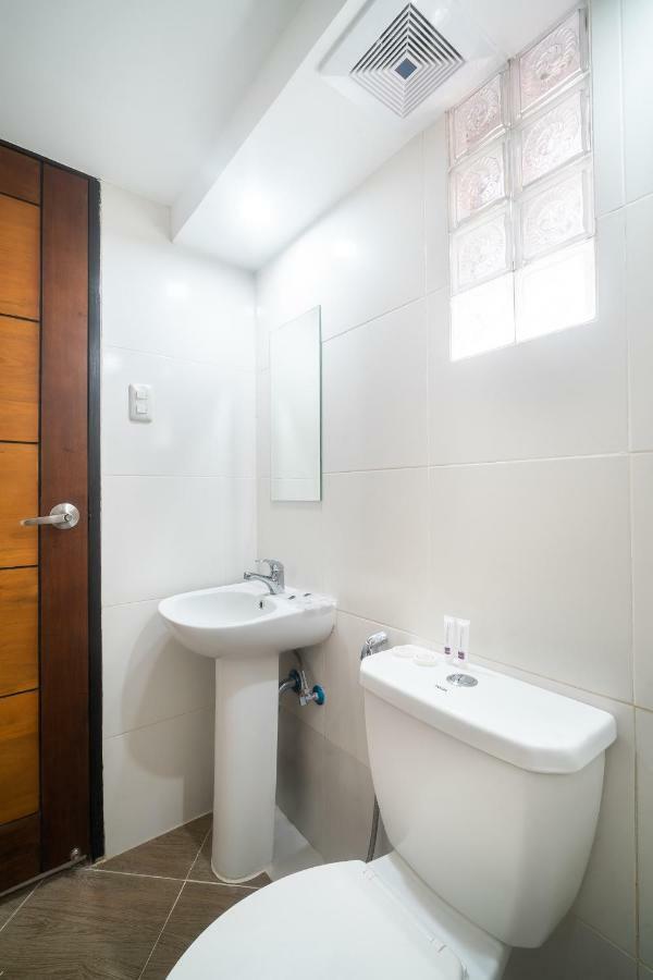 Oyo 199 Solange Apartelle Davao City Екстериор снимка